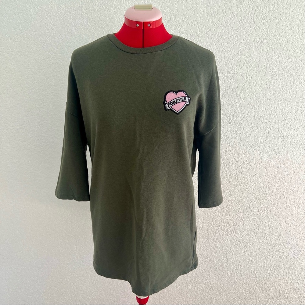 H&M Divided Green Half Sleeve Tee with Heart Patch Size XS